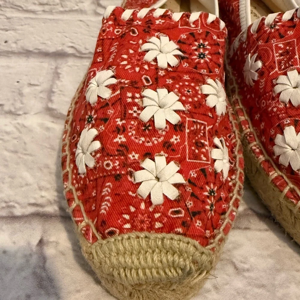 Jack Rogers Palmer Espadrilles in a red & white floral/bandana print womens 8.5